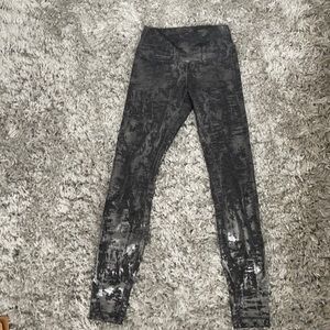 Lululemon gray/metallic leggings size 4